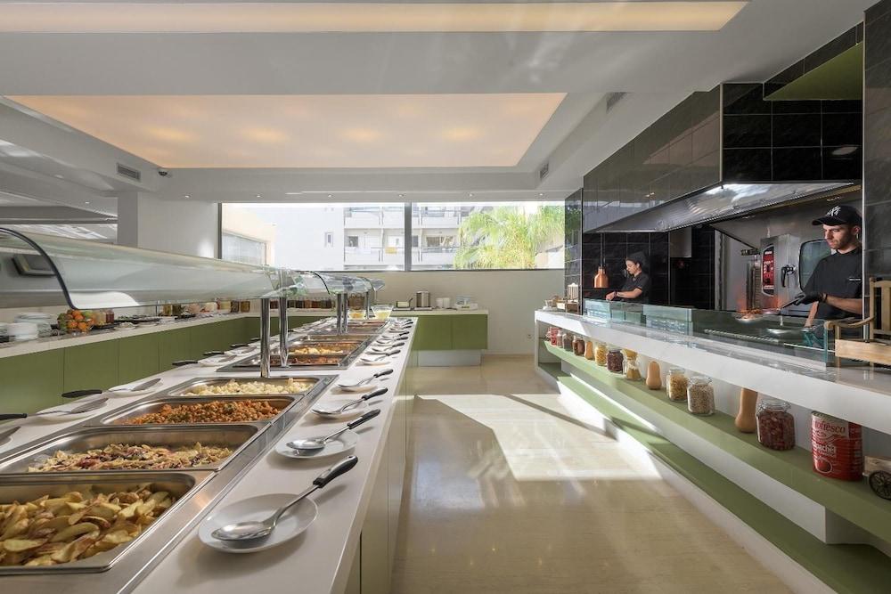 Lomeniz Hotel